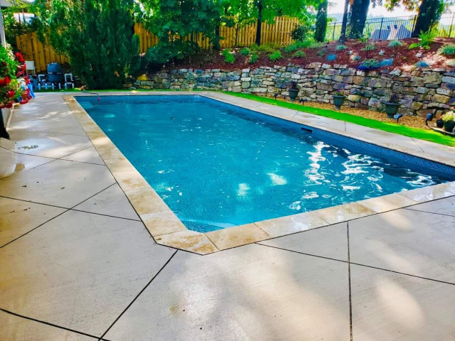 Vinyl liner pool with Aquacem forms